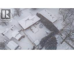 456 CHURCHILL Avenue - 42