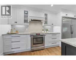 115 LAKESHORE Road - 10