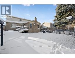 14 PIPERS GREEN Court - 16