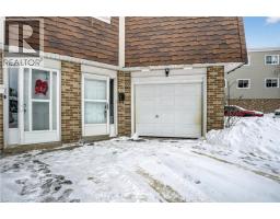 60 ELMSDALE Drive UnitNo. 66 - 3