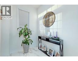 216 HARCOURT CRES Crescent - 3