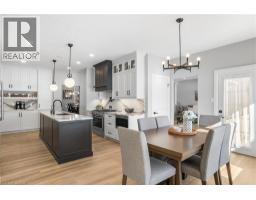 2 CLOVERLEA Crescent - 16