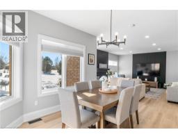 2 CLOVERLEA Crescent - 18