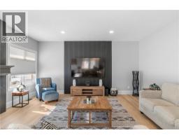 2 CLOVERLEA Crescent - 19