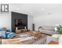 2 CLOVERLEA Crescent - 21