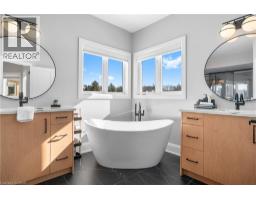 2 CLOVERLEA Crescent - 25