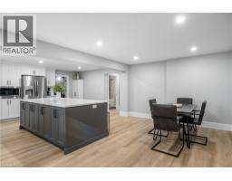 2 CLOVERLEA Crescent - 31