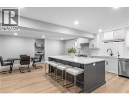 2 CLOVERLEA Crescent - 32