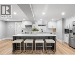 2 CLOVERLEA Crescent - 33