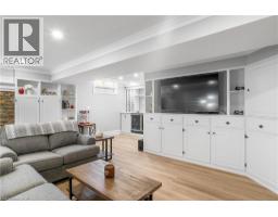 2 CLOVERLEA Crescent - 34