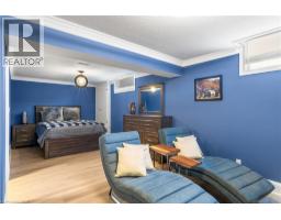 2 CLOVERLEA Crescent - 38