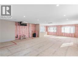 2 CLOVERLEA Crescent - 44