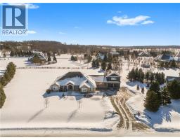 2 CLOVERLEA Crescent - 50