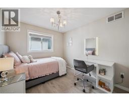 23 WHITTAKER Crescent - 19