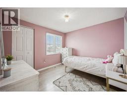 23 WHITTAKER Crescent - 20