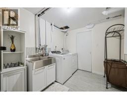 23 WHITTAKER Crescent - 28