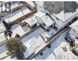 23 WHITTAKER Crescent - 33