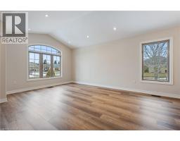 332 DUNCOMBE Road - 6