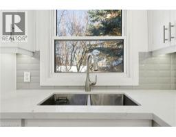 16 THORNBUSH Crescent - 10