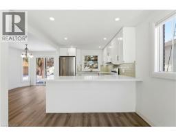 16 THORNBUSH Crescent - 12