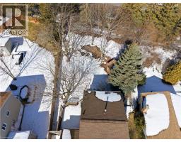 16 THORNBUSH Crescent - 24