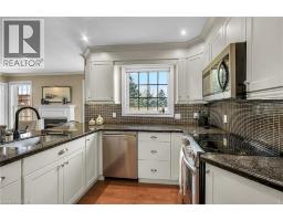 17 ANGLE Street - 12