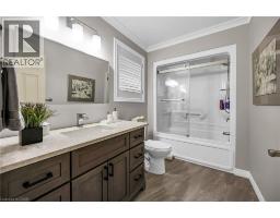 17 ANGLE Street - 18