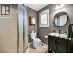 17 ANGLE Street - 20