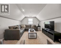 17 ANGLE Street - 21