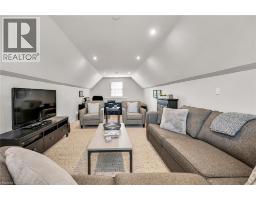 17 ANGLE Street - 22