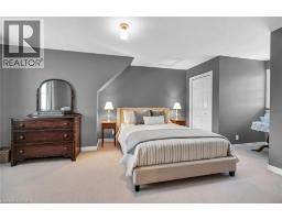 17 ANGLE Street - 27