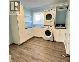 32 WINNETT Street N - 13