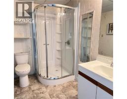 32 WINNETT Street N - 14