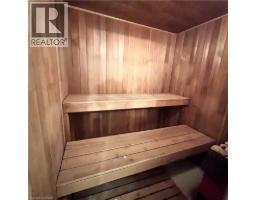 32 WINNETT Street N - 15