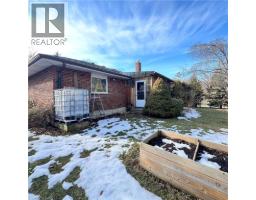 32 WINNETT Street N - 2