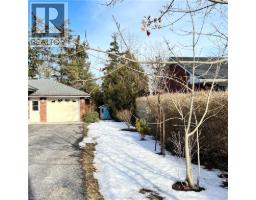 32 WINNETT Street N - 4