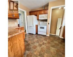 32 WINNETT Street N - 7