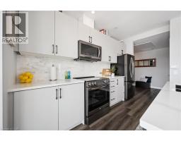 60 CHARLES Street W UnitNo. 702 - 12