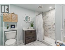 29 MAPLEVIEW Drive - 33