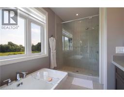 19 SECINARO Avenue - 27