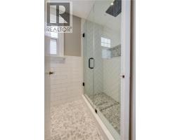 27 LOWREY Avenue S - 25