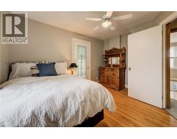 27 LOWREY Avenue S - 34