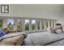 27 LOWREY Avenue S - 35