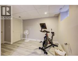 27 LOWREY Avenue S - 40