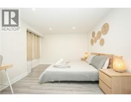 140 JANSEN Avenue - 24