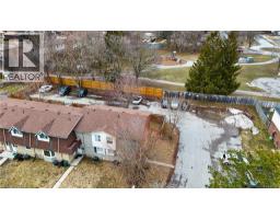 140 JANSEN Avenue - 37