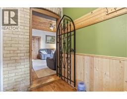 298 QUEEN Street W - 4