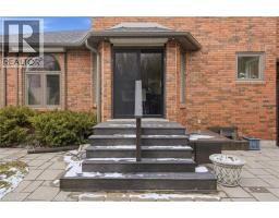 28 DEERVIEW Avenue - 43