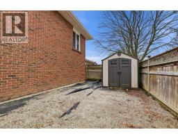 12 DEAN Crescent - 44