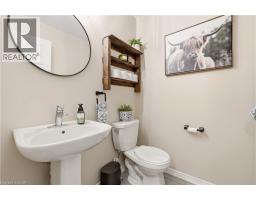 105 LARRY Crescent - 17